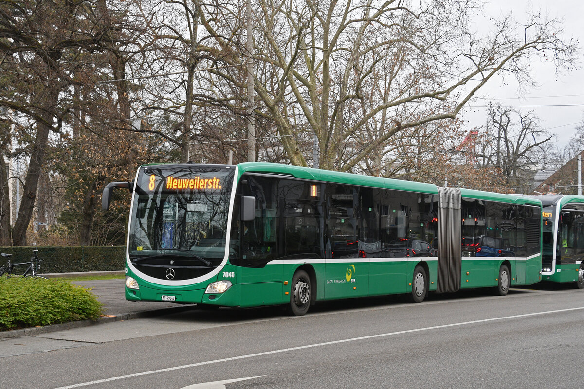 Mercedes Citaro 7045, auf der Tramersatz Linie 8, bedient am 12.01.2026 die Haltestelle Schützenhaus. Aufnahme Basel.
