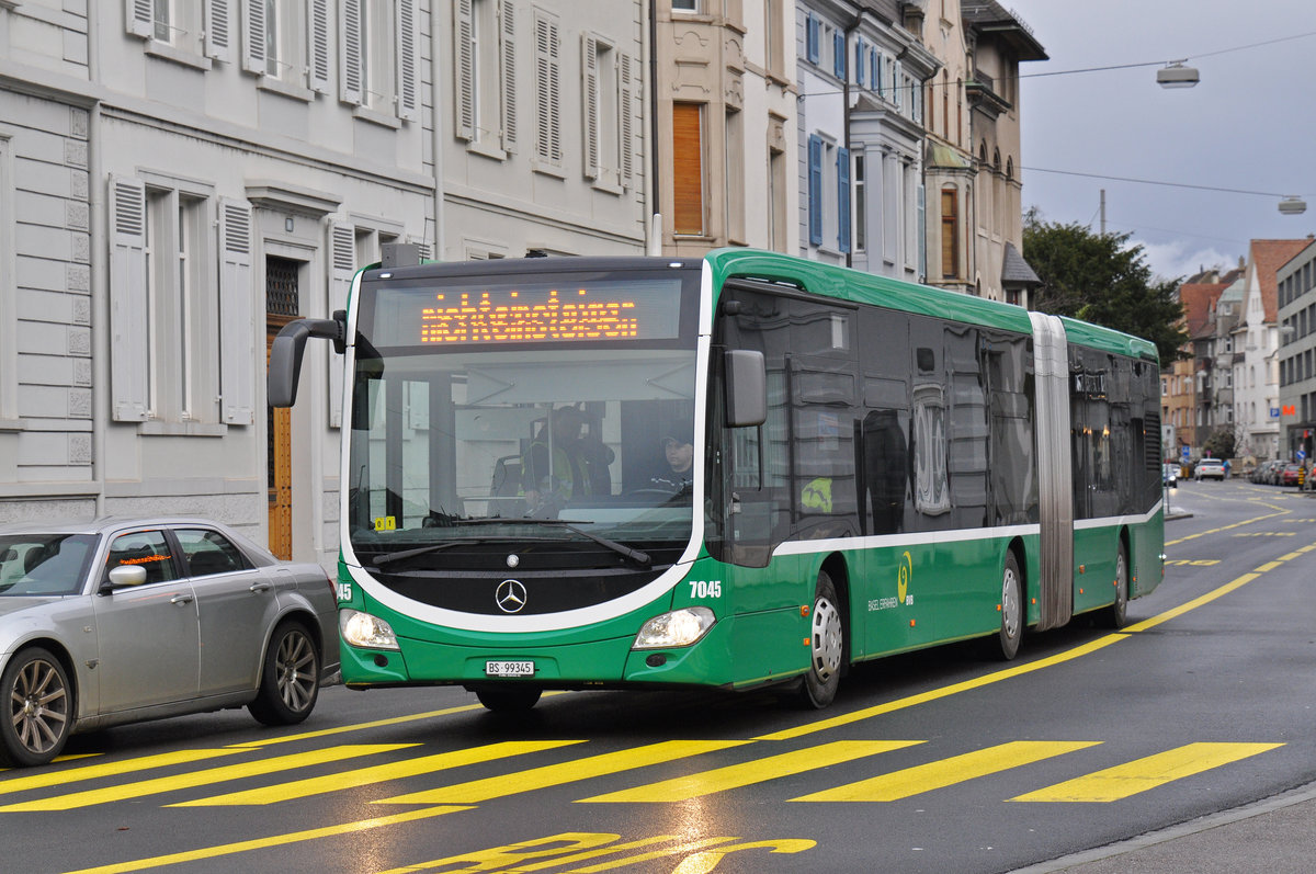 Mercedes Citaro 7045, mit der Fahrschule fährt zur Haltestelle Wettsteinplatz. Die Aufnahme stammt vom 19.01.2018.