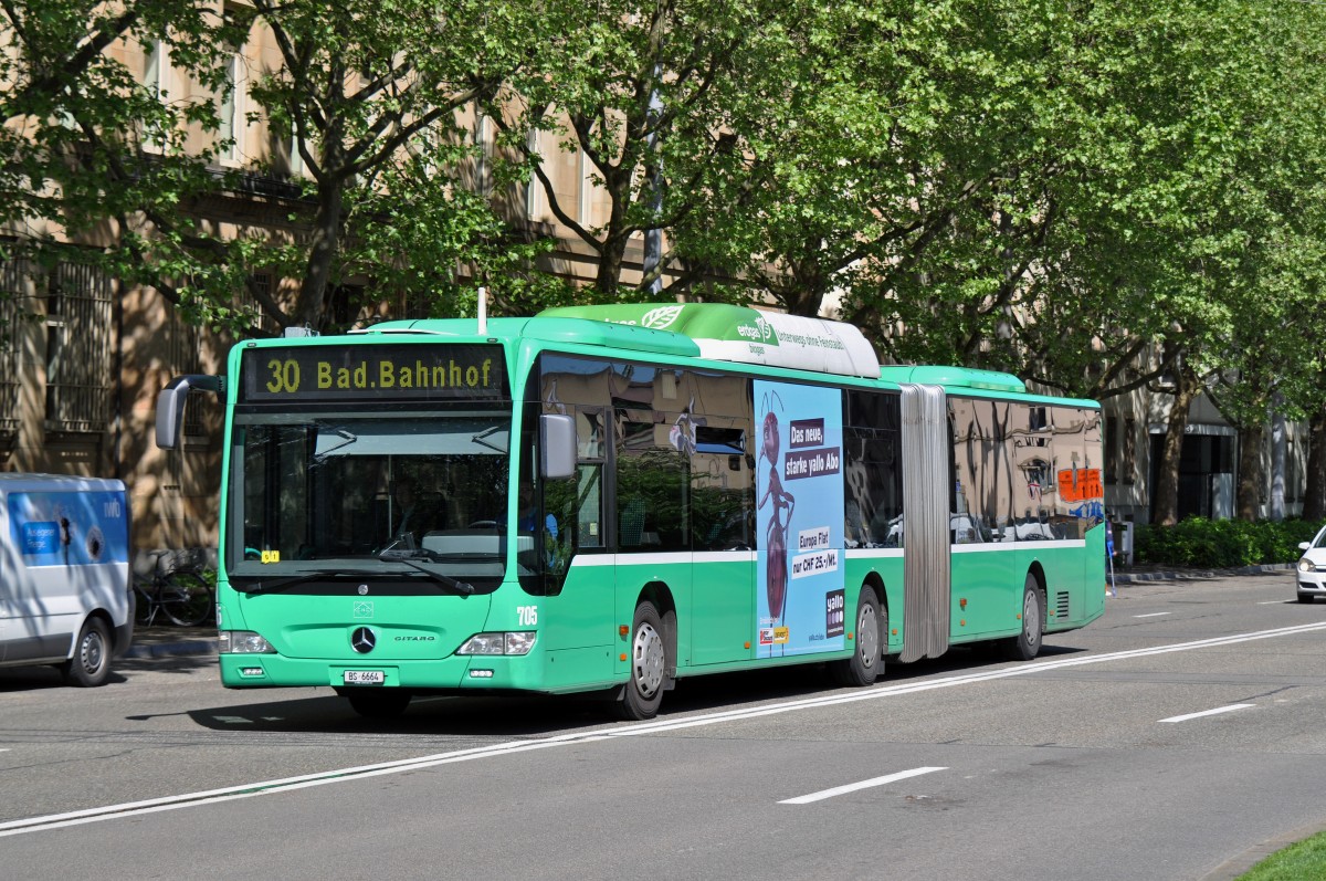 Mercedes Citaro 705 auf der Linie 30 fährt zur Endstation am Badischen Bahnhof. Die Aufnahme stammt vom 06.05.2015.