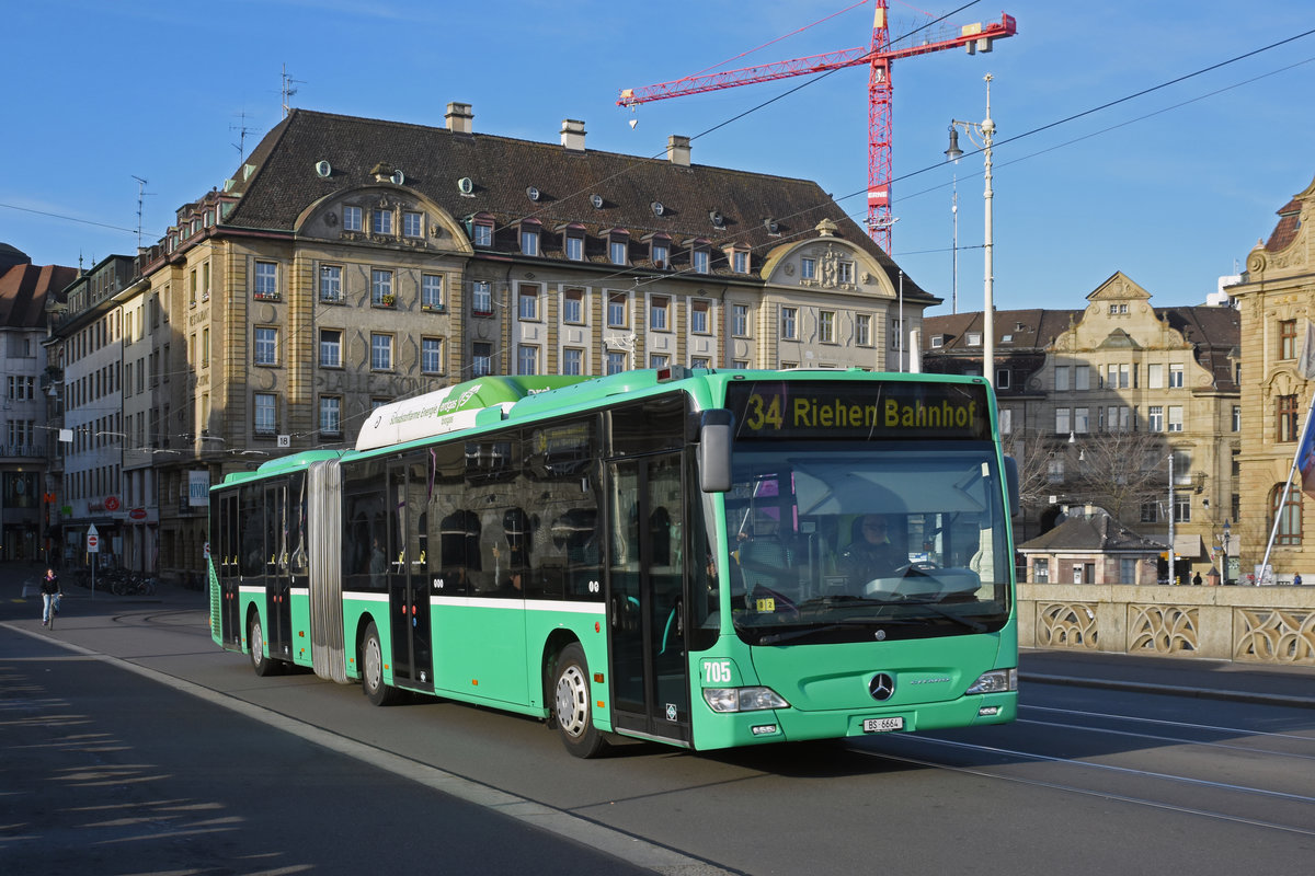 Mercedes Citaro 705, auf der Linie 34, überquert die Mittlere Rheinbrücke. Die Aufnahme stammt vom 26.02.2019.