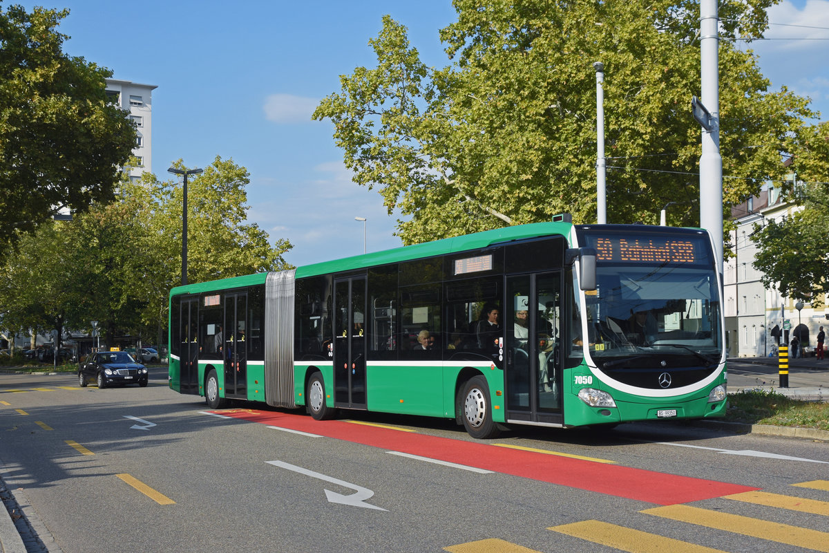 Mercedes Citaro 7050, auf der Linie 50, hat die Haltestelle am Kannenfeldplatz verlassen und fährt Richtung Bahnhof SBB. Die Aufnahme stammt vom 30.09.2018.