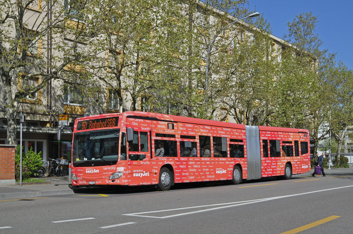 Mercedes Citaro 7050, mit der Vollwerbung für easy Jet, bedient die Haltestelle der Linie 50 im Wasenboden. Die Aufnahme stammt vom 06.05.2016.