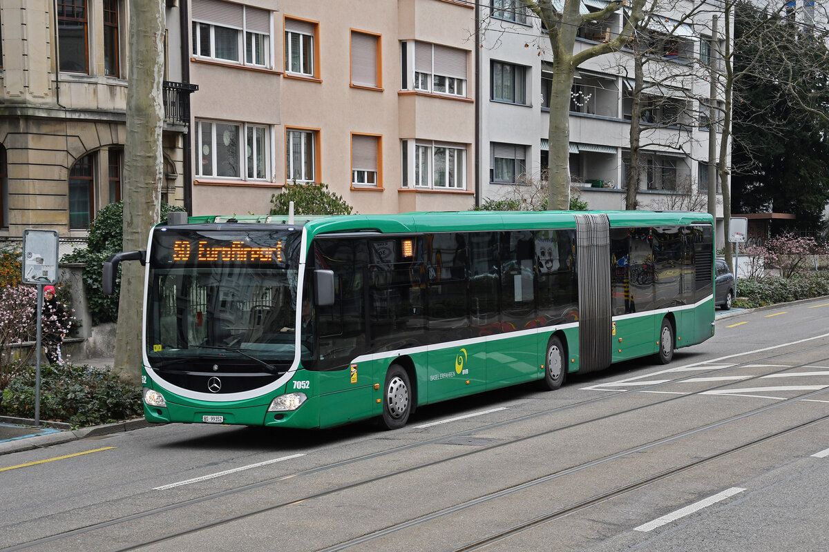 Mercedes Citaro 7052, auf der Linie 50, fährt am 23.01.2023 zur Haltestelle Kannenfeldplatz.