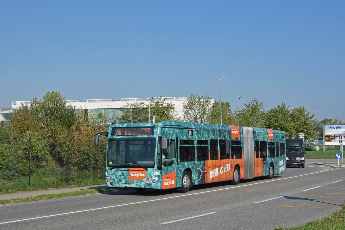 Mercedes Citaro 7052 mit der easy Jet Werbung, fährt Richtung Bahnhof SBB. Die Aufnahme stammt vom 20.09.2018.