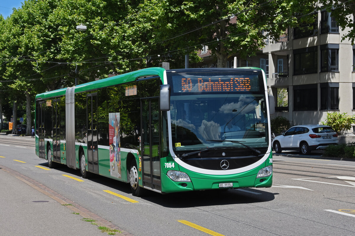Mercedes Citaro 7054, auf der Linie 50, fährt zur Endstation am Bahnhof SBB. Die Aufnahme stammt vom 08.07.2022.