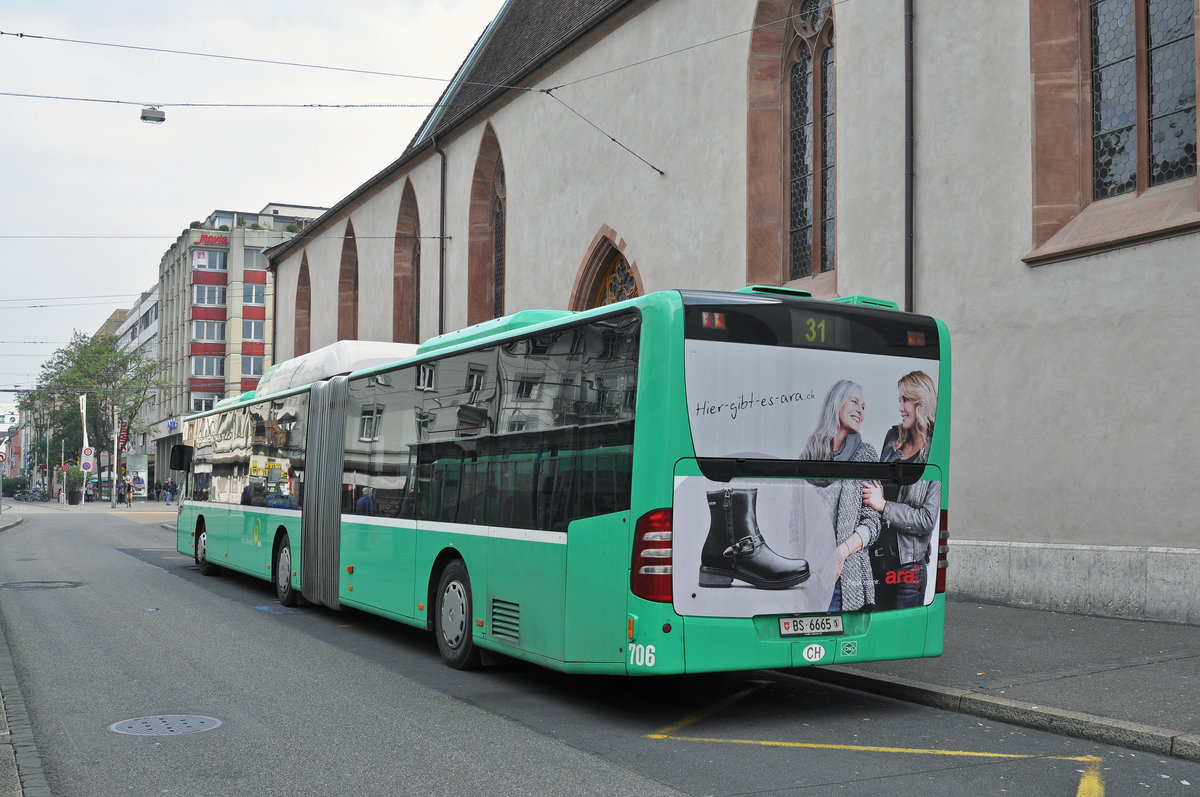 Mercedes Citaro 706, auf der Linie 31, wartet an der Endstation am Claraplatz. Die Aufnahme stammt vom 13.10.2015.