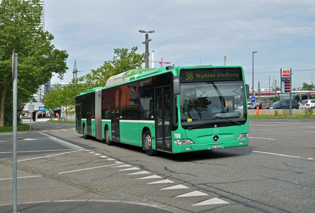 Mercedes Citaro 708 auf der Linie 38 fährt zur Haltestelle Rankstrasse. Die Aufnahme stammt vom 29.06.2015.