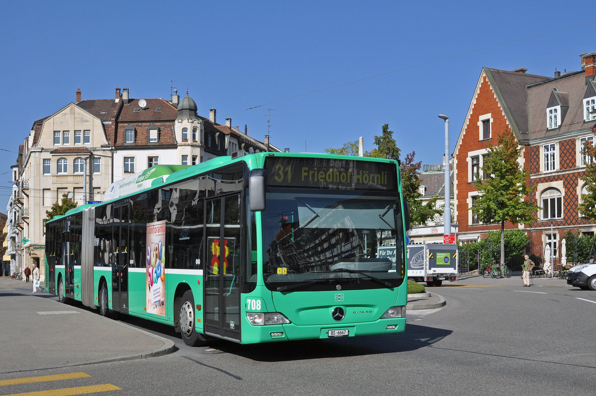 Mercedes Citaro 708, auf der Linie 31, verlässt die Haltestelle am Wettsteinplatz. Die Aufnahme stammt vom 02.10.2015.