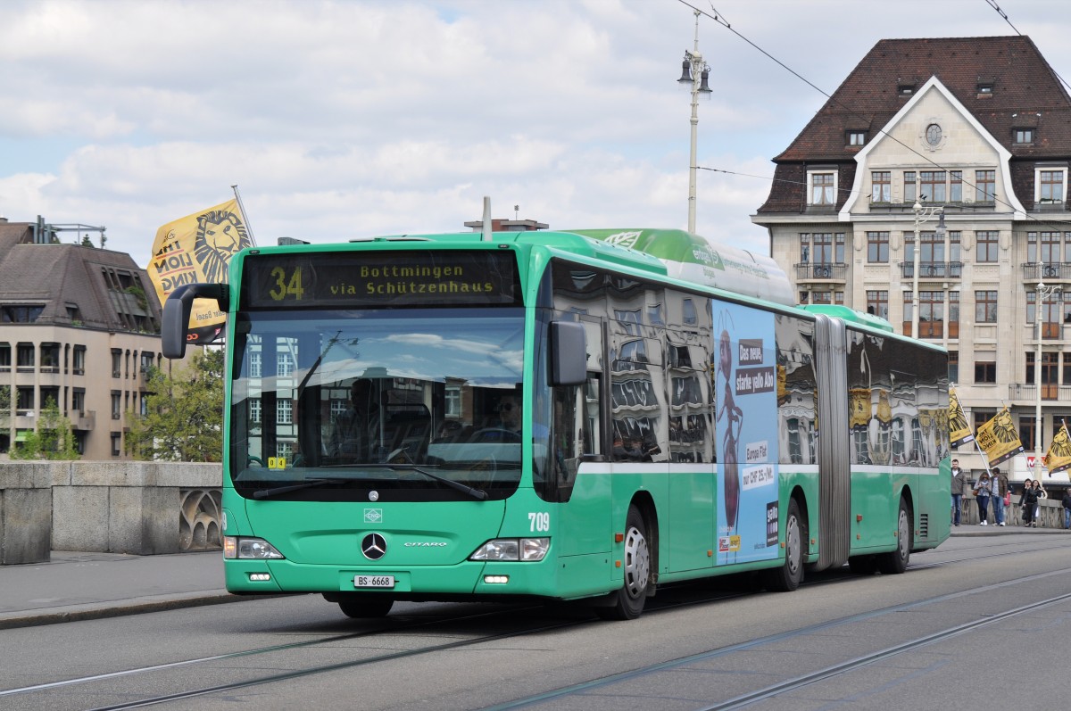 Mercedes Citaro 709 auf der Linie 34 überquert die Mittlere Rheinbrücke. Die Aufnahme stammt vom 18.04.2015.