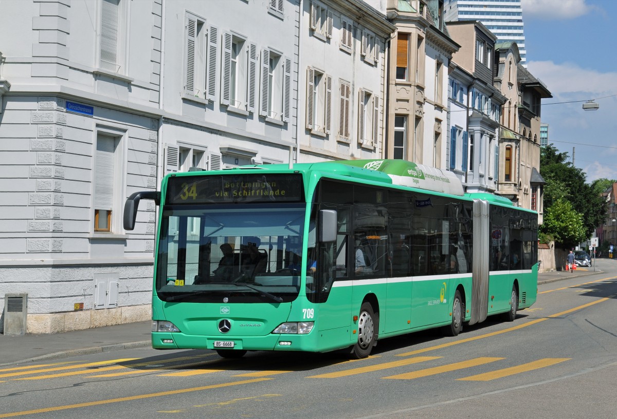 Mercedes Citaro 709 auf der Linie 34 fährt zur Haltestelle am Wettsteinplatz. Die Aufnahme stammt vom 27.06.2015.