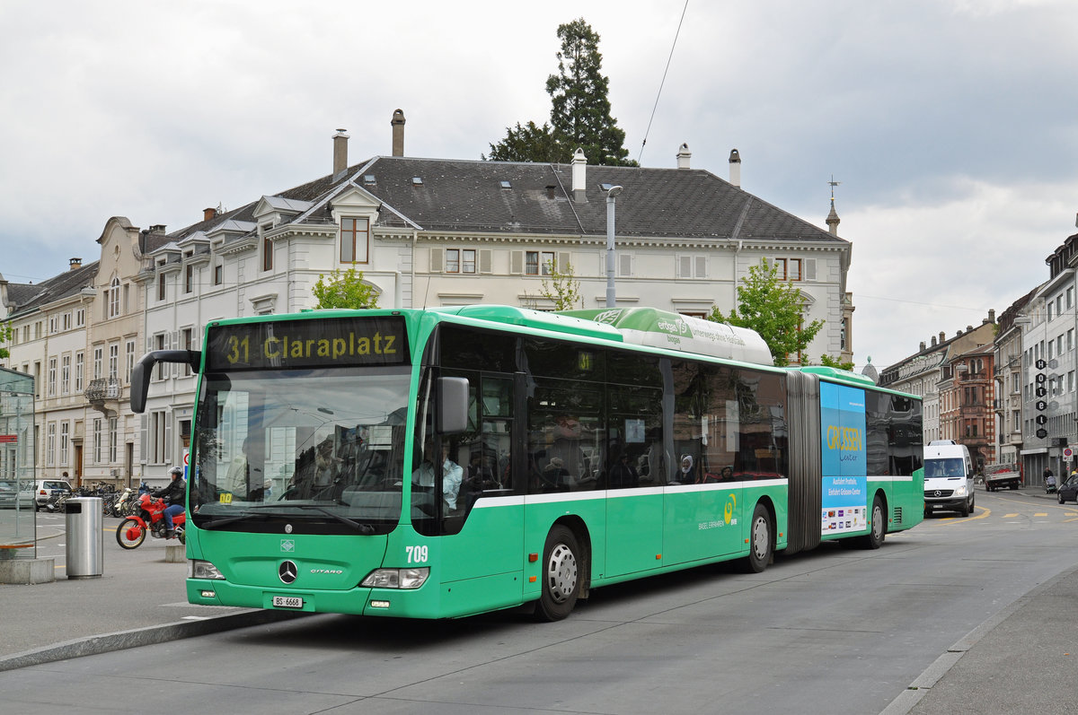 Mercedes Citaro 709, auf der Linie 31 bedient die Haltestelle am Wettsteinplatz. Die Aufnahme stammt vom 17.05.2016.