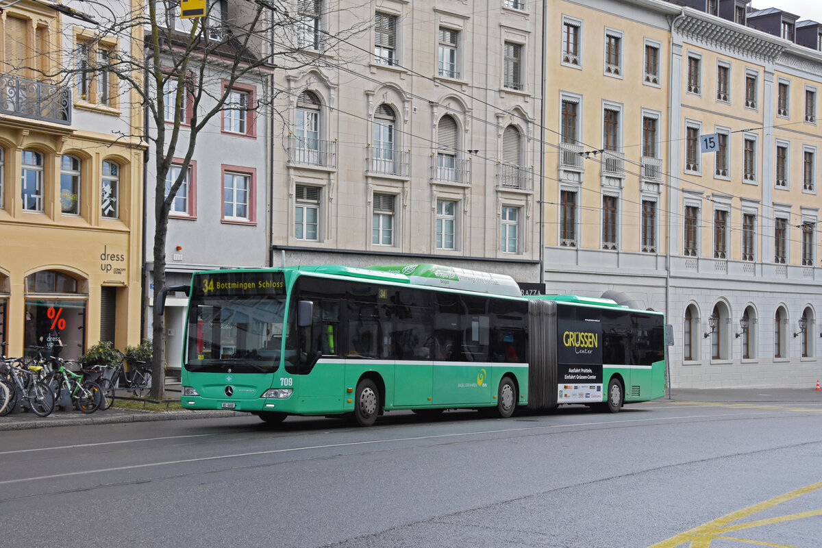Mercedes Citaro 709, auf der Linie 34, fährt zur Haltestelle Universitätsspital. Die Aufnahme stammt vom 30.01.2022.