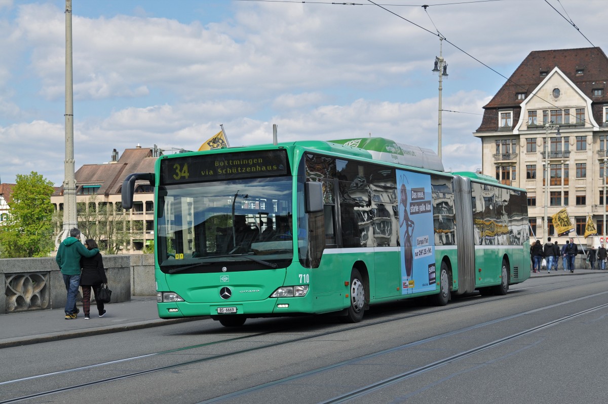 Mercedes Citaro 710 auf der Linie 34 überquert die Mittlere Rheinbrücke. Die Aufnahme stammt vom 18.04.2015.