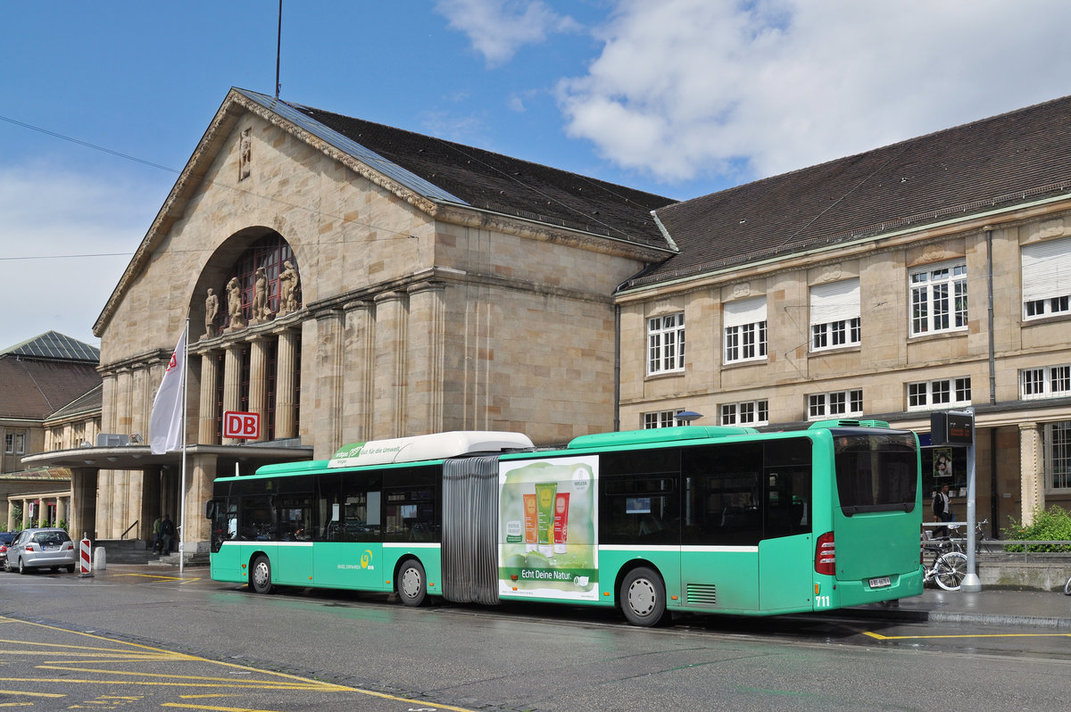 Mercedes Citaro 711, auf der Linie 30, wartet an der Endstation am Badischen Bahnhof. Die Aufnahme stammt vom 15.06.2016.