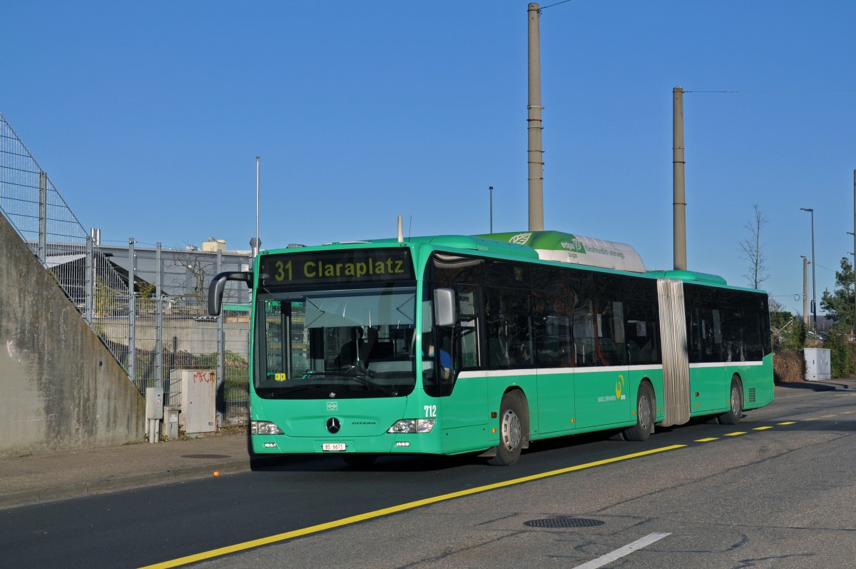 Mercedes Citaro 712 auf der Linie 31 fährt zur Haltestelle Tinguely Museum. Die Aufnahme stammt vom 13.01.2015.