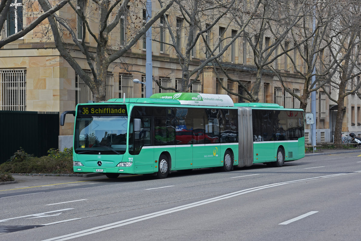 Mercedes Citaro 712, auf der Linie 36, fährt zur Haltestelle am badischen Bahnhof. Die Aufnahme stammt vom 19.03.2021.