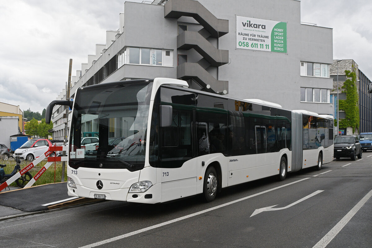 Mercedes Citaro 713 von Intertours, auf der Tramersatzlinie 11, bedient am 18.05.2026 die provisorische Haltestelle Dreispitz. Die Sperrung dauert bis am 12. Dezember 2026.Aufnahme Basel.