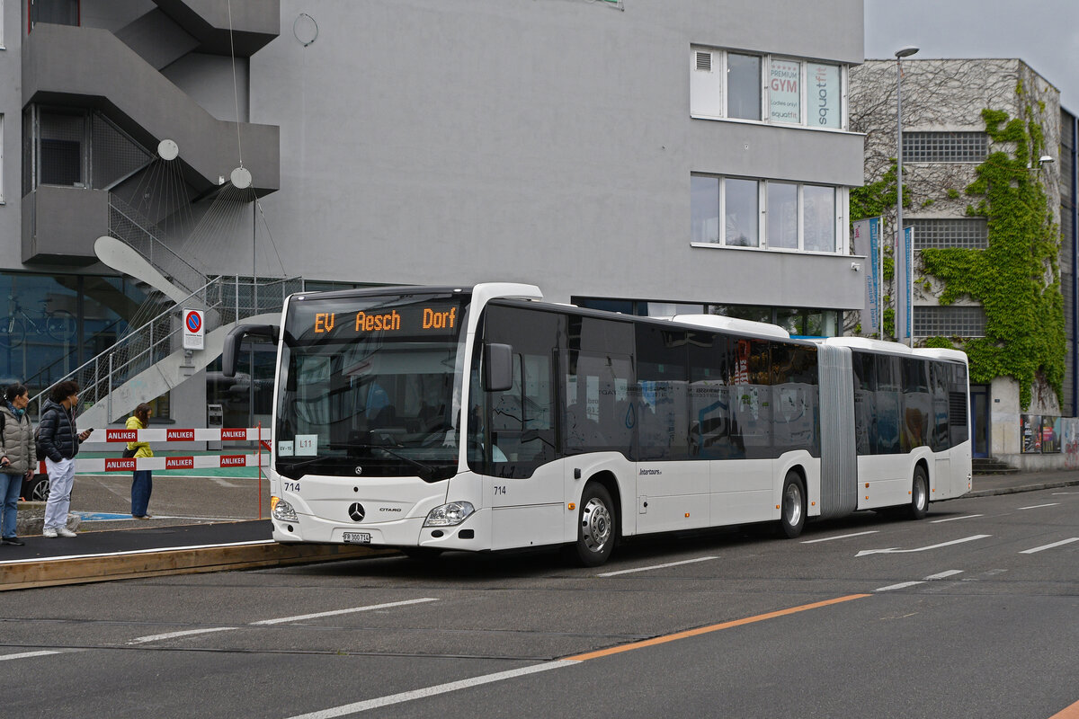 Mercedes Citaro 714 von Intertours, auf der Tramersatzlinie 11, f�hrt am 18.05.2026 f�hrt am 18.05.2026 bei der provisorischen Haltestelle Dreispitz ein.