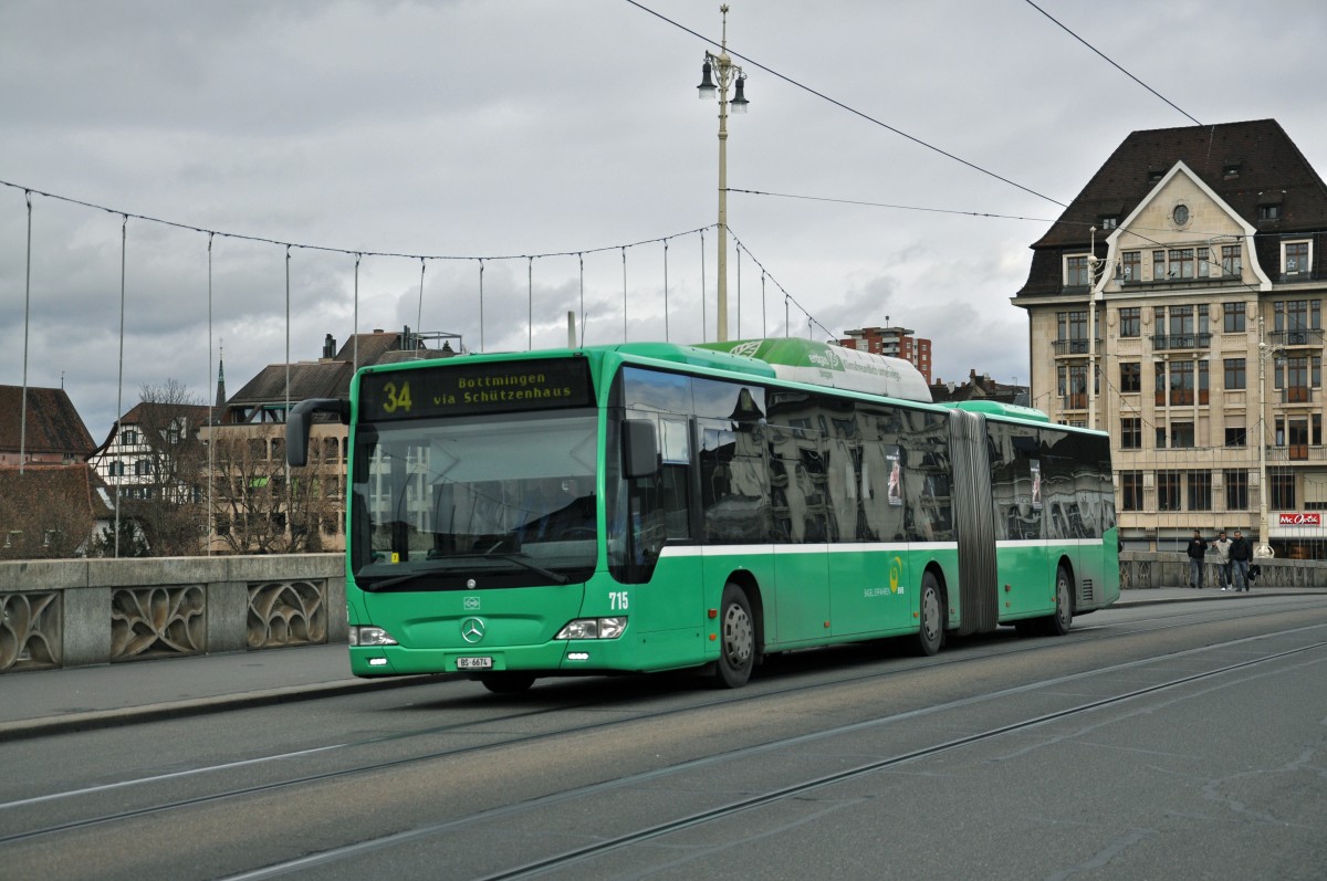 Mercedes Citaro 715 auf der Linie 34 überquert die Mittlere Rheinbrücke. Die Aufnahme stammt vom 11.12.2014.