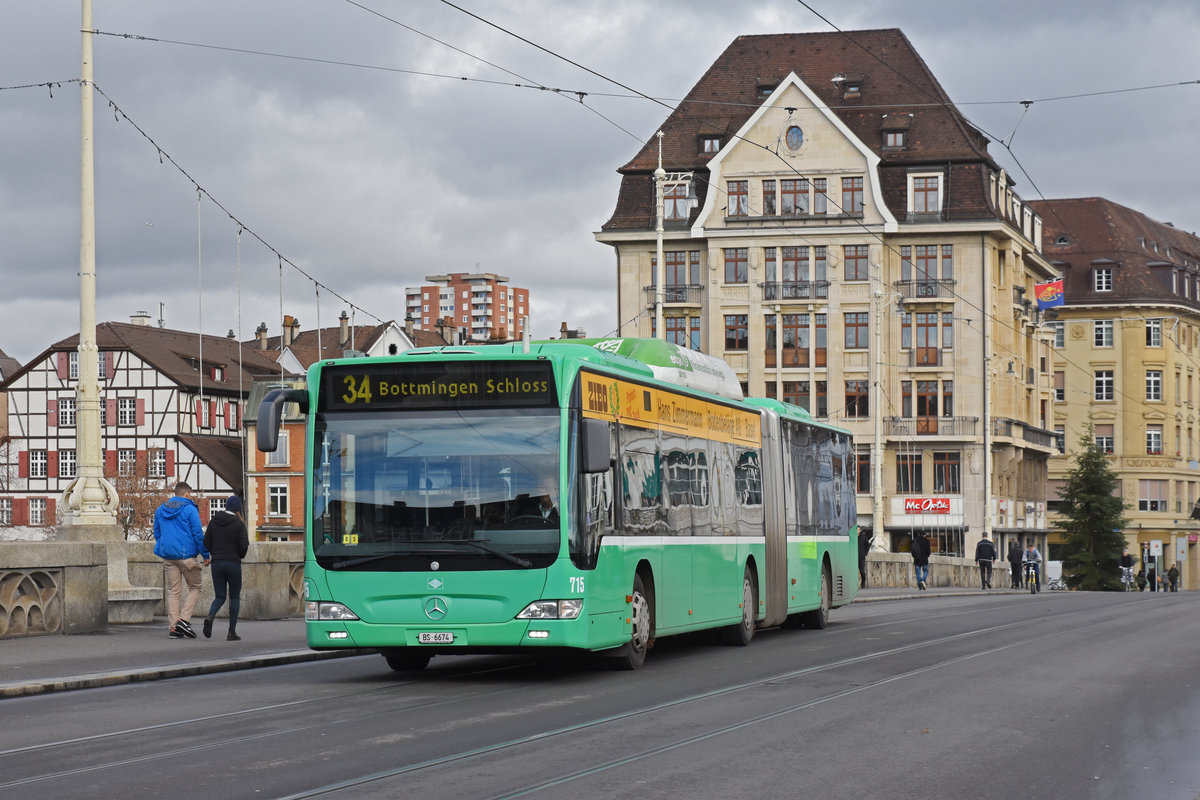 Mercedes Citaro 715, auf der Linie 34, überquert die Mittlere Rheinbrücke. Die Aufnahme stammt vom 04.12.2018.