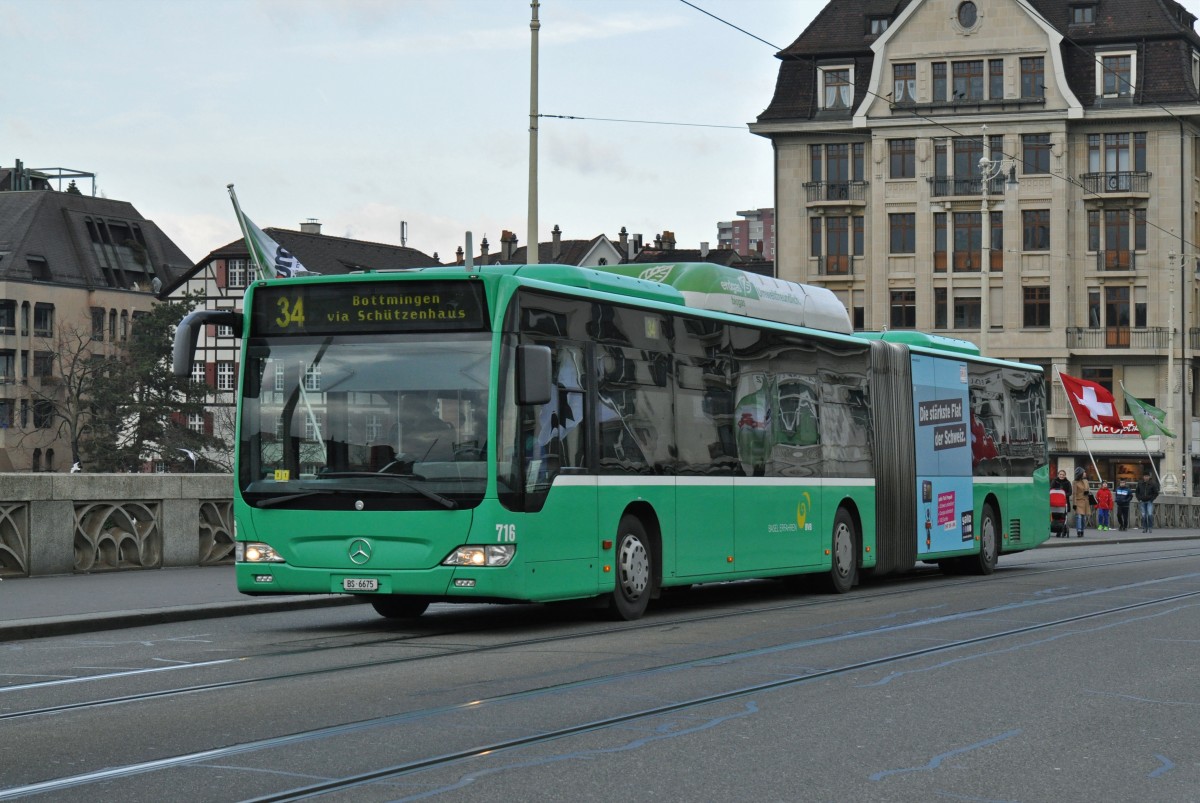 Mercedes Citaro 716 auf der Linie 34 überquert die Mittlere Rheinbrücke. Die Aufnahme stammt vom 04.02.2015.