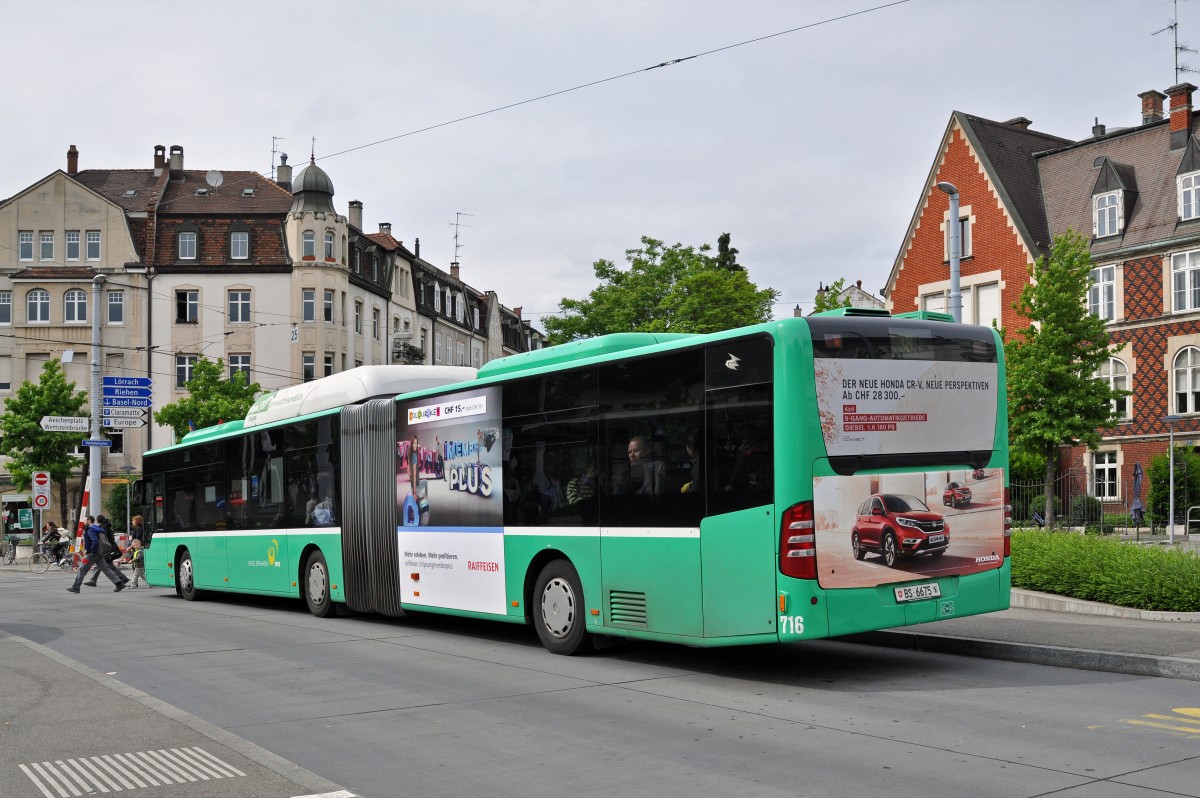 Mercedes Citaro 716 auf der Linie 38 bedient die Haltestelle am Wettsteinplatz. Die Aufnahme stammt vom 19.05.2015.