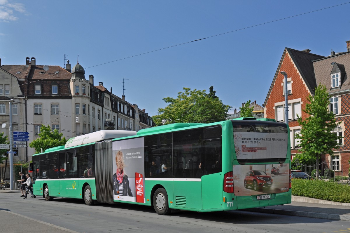 Mercedes Citaro 717 auf der Linie 34 bedient die Haltestelle am Wettsteinplatz. Die Aufnahme stammt vom 11.06.2015.