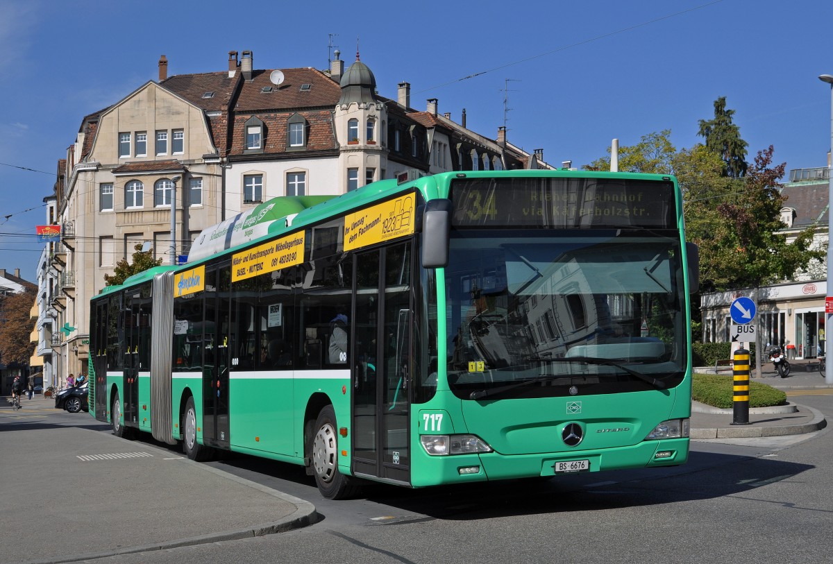 Mercedes Citaro 717 auf der Linie 34 verlässt die die Haltestelle am Wettsteinplatz Richtung Rosengartenweg. Die Aufnahme stammt vom 03.10.2015.
