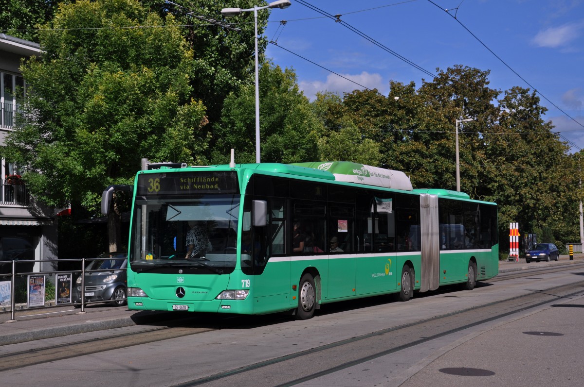Mercedes Citaro 719 auf der Linie 36 bedient die Haltestelle ZOO Dorenbach. Die Aufnahme stammt vom 27.08.2014.