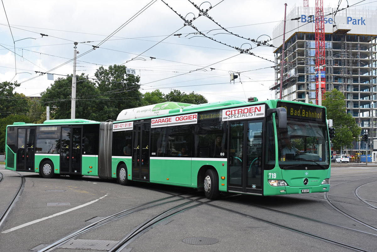 Mercedes Citaro 719, auf der Linie 30, fährt zur Endhaltestelle am Bahnhof SBB. Die Aufnahme stammt vom 24.06.2018.