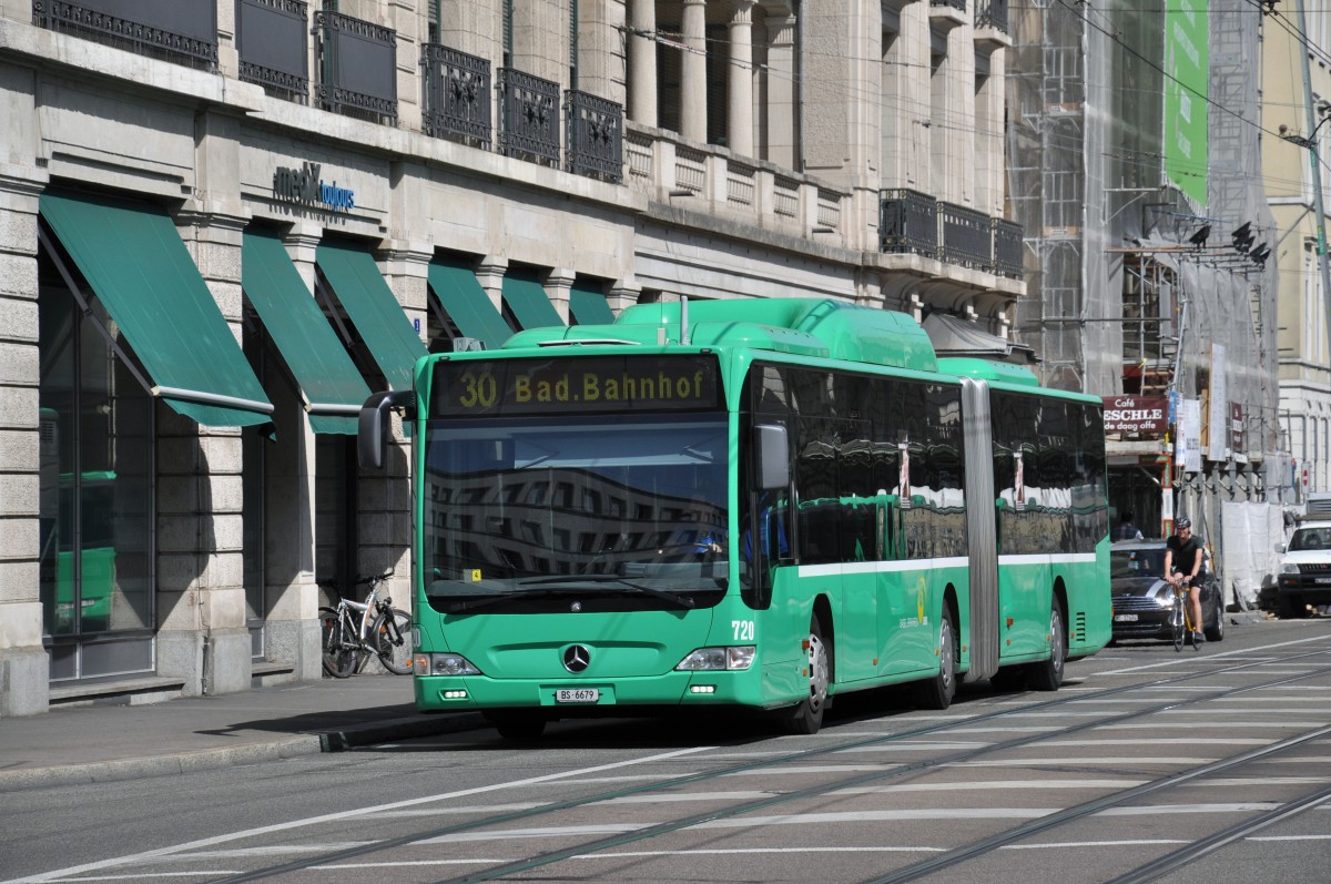 Mercedes Citaro 720 auf der Linie 30 kurz nach dem Bahnhof SBB. Die Aufnahme stammt vom 10.06.2014.
