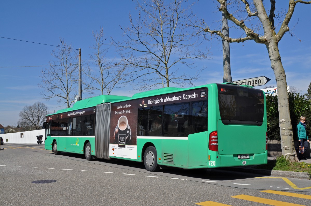 Mercedes Citaro 720 auf der Linie 34 bedient die Haltestelle Otto Wenk Platz. Die Aufnahme stammt vom 07.04.2015.