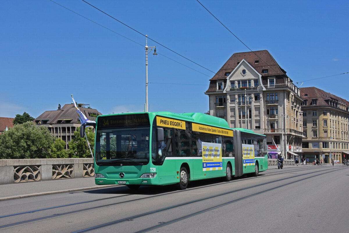 Mercedes Citaro 720, auf der Linie 34, überquert die Mittlere Rheinbrücke. Die Aufnahme stammt vom 21.06.2021.