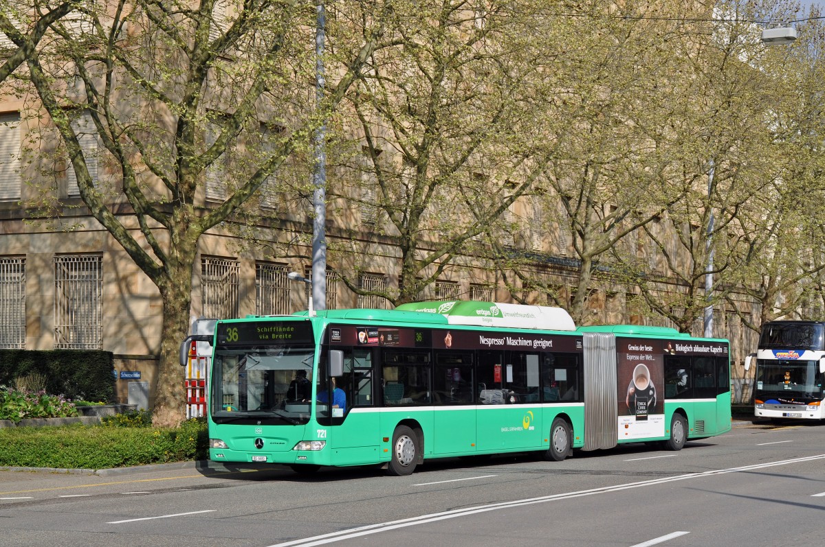 Mercedes Citaro 721 auf der Linie 36 fährt zur Haltestelle am Badischen Bahnhof. Die Aufnahme stammt vom 18.04.2015.