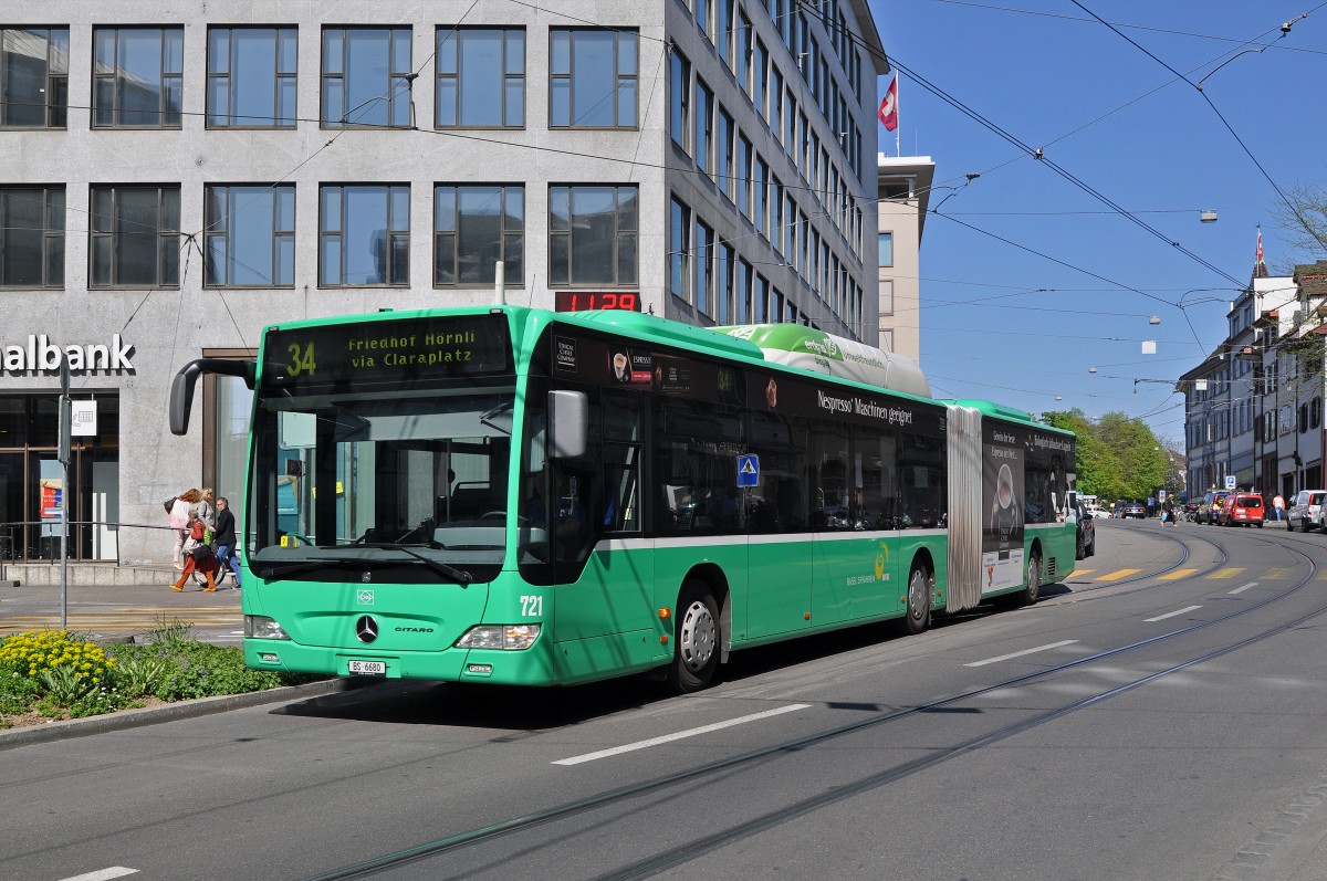 Mercedes Citaro 721 auf der Linie 34 fährt zur Haltestelle an der Schifflände. Die Aufnahme stammt vom 23.04.2015.