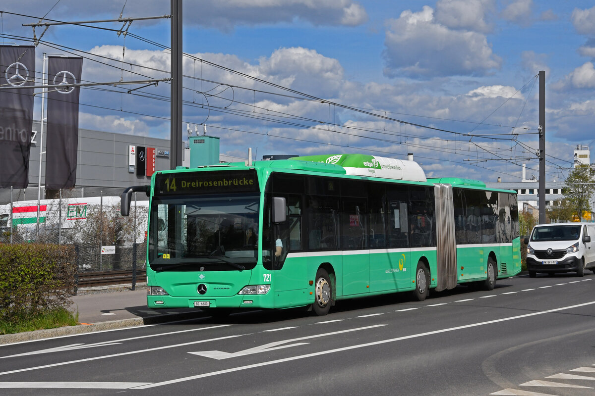 Mercedes Citaro 721, auf der Tramersatzlinie 14, die wegen einer Grossbaustelle nicht mit Tramzügen fahren kann, bedient am 14.04.2023 die Haltestelle Lachmatt.