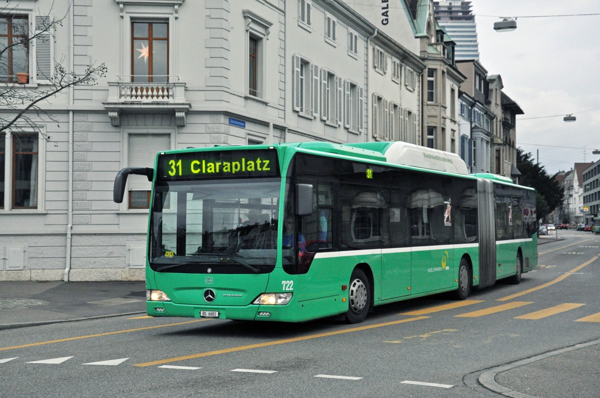 Mercedes Citaro 722 auf der Linie 31 fährt zur Haltestelle Wettsteinplatz. Die Aufnahme stammt vom 26.12.2014.