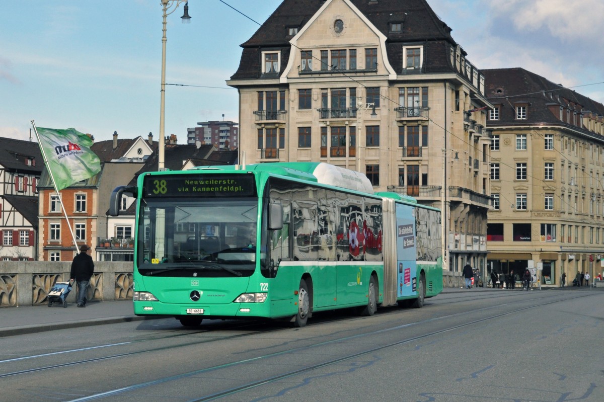 Mercedes Citaro 722 auf der Linie 38 überquert die Mittlere Rheinbrücke. Die Aufnahme stammt vom 04.02.2015.