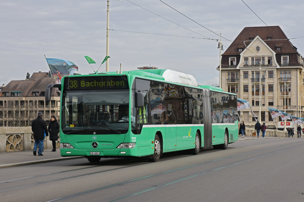 Mercedes Citaro 722, auf der Linie 38, überquert die Mittlere Rheinbrücke. Die Aufnahme stammt vom 14.03.2020.