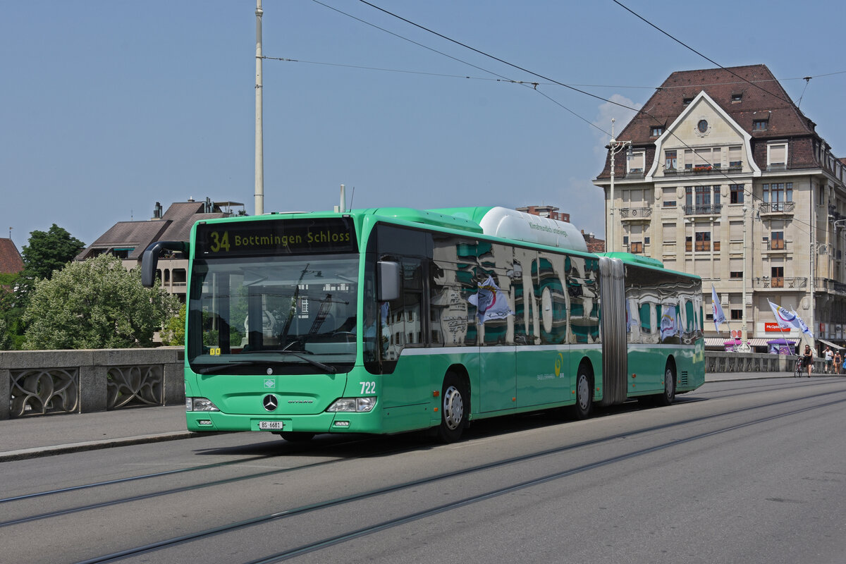 Mercedes Citaro 722, auf der Linie 34, überquert die Mittlere Rheinbrücke. Die Aufnahme stammt vom 18.06.2021.
