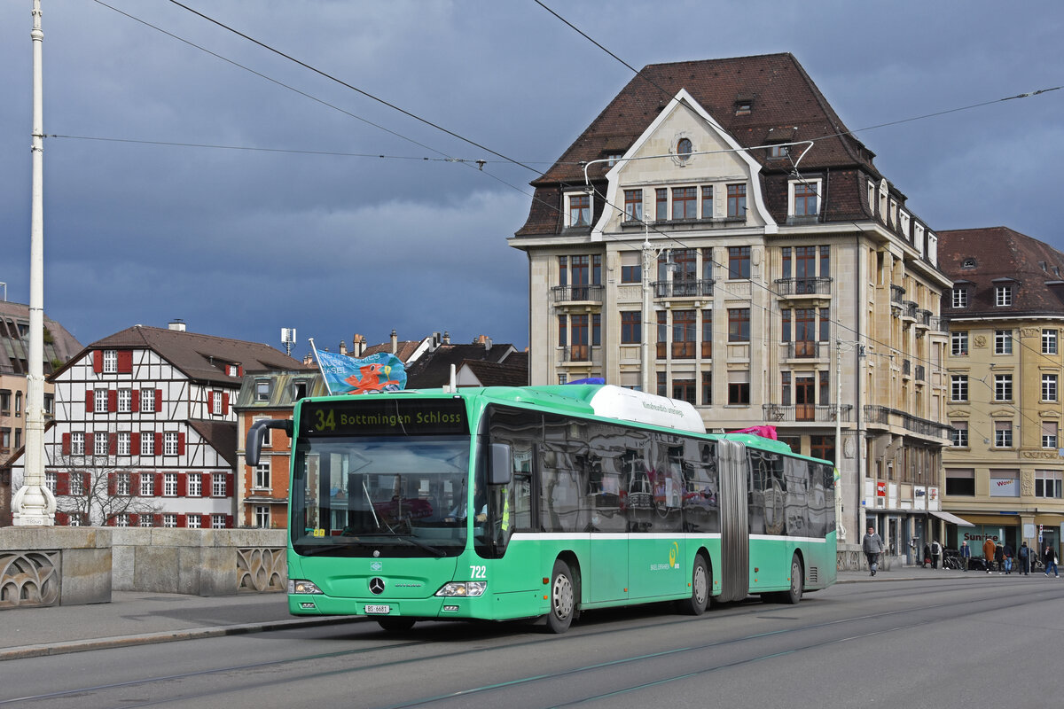 Mercedes Citaro 722, auf der Linie 34, überquert die Mittlere Rheinbrücke. Die Aufnahme stammt vom 17.02.2022.