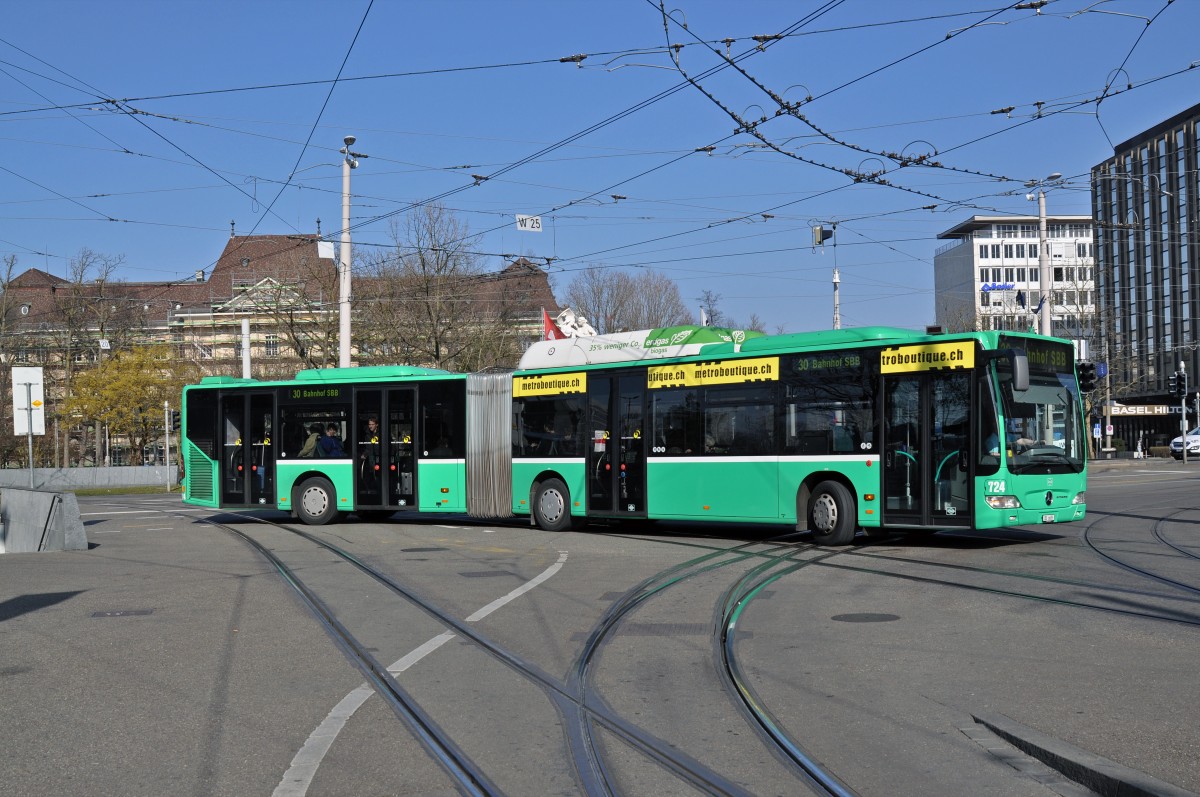 Mercedes Citaro 724 auf der Linie 30 fährt zur Endstation am Bahnhof SBB. Die Aufnahme stammt vom 13.03.2015.