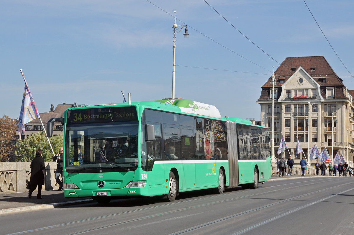 Mercedes Citaro 724, auf der Linie 34, überquert die Mittlere Rheinbrücke. Die Aufnahme stammt vom 22.09.2017.