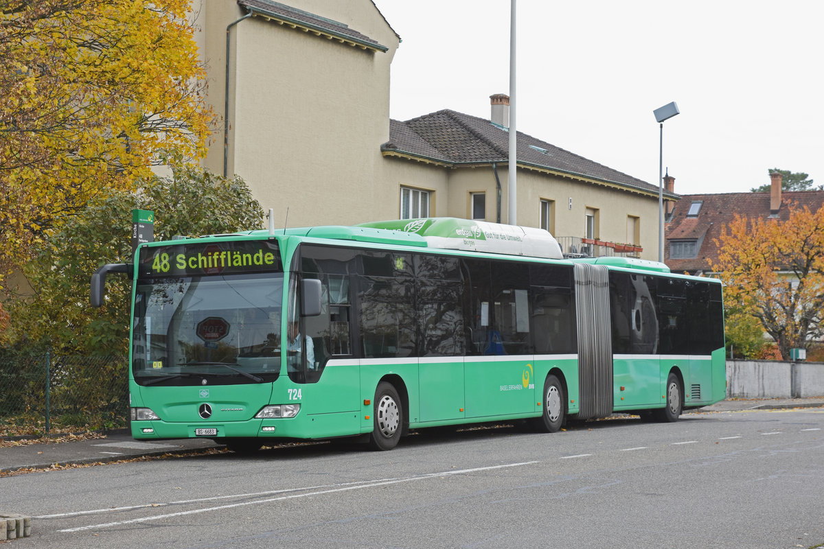 Mercedes Citaro 724, auf der Linie 48, bedient die Haltestelle Kirche. Die Aufnahme stammt vom 10.11.2018.