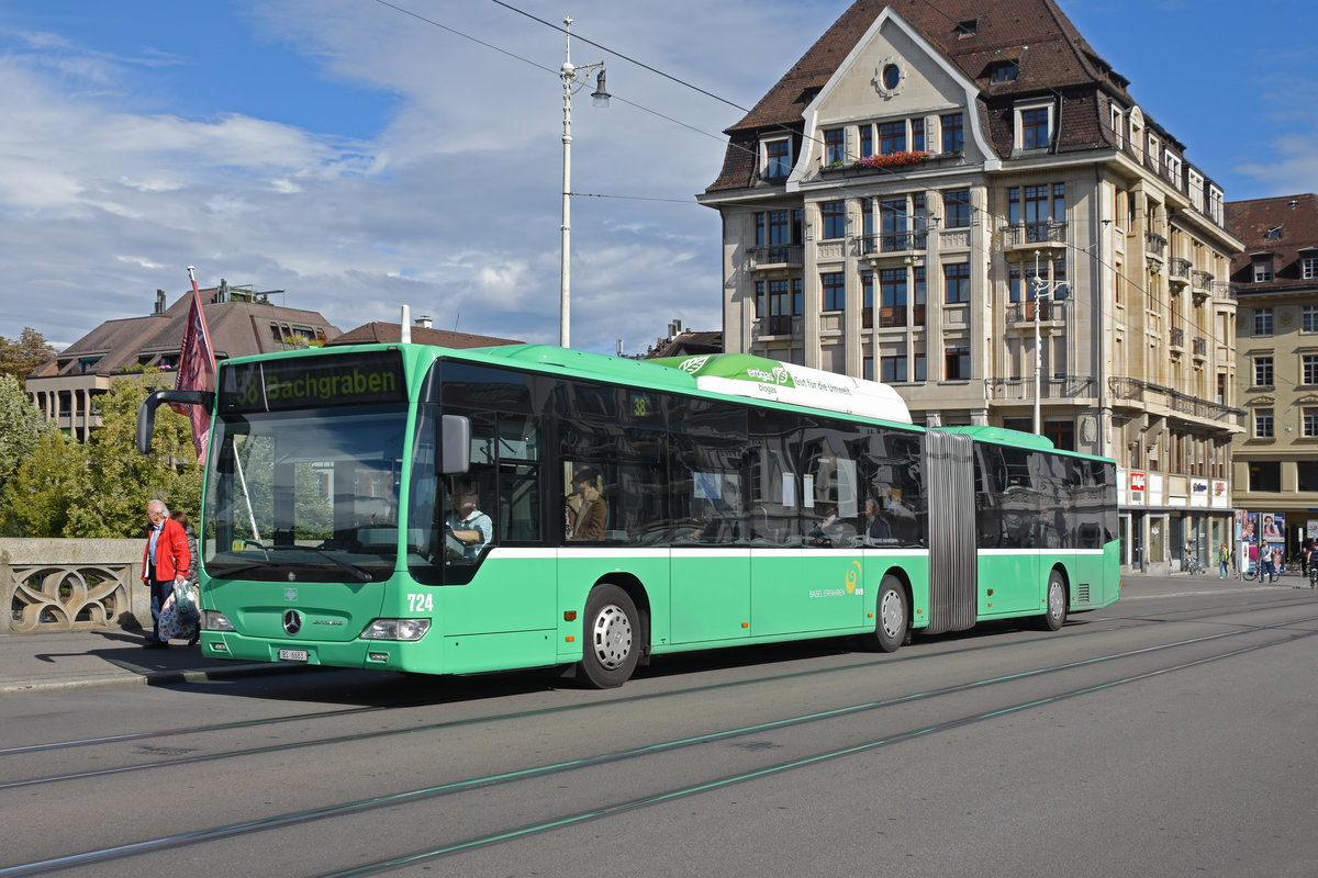 Mercedes Citaro 724, auf der Linie 38, überquert die Mittlere Rheinbrücke. Die Aufnahme stammt vom 01.10.2019.