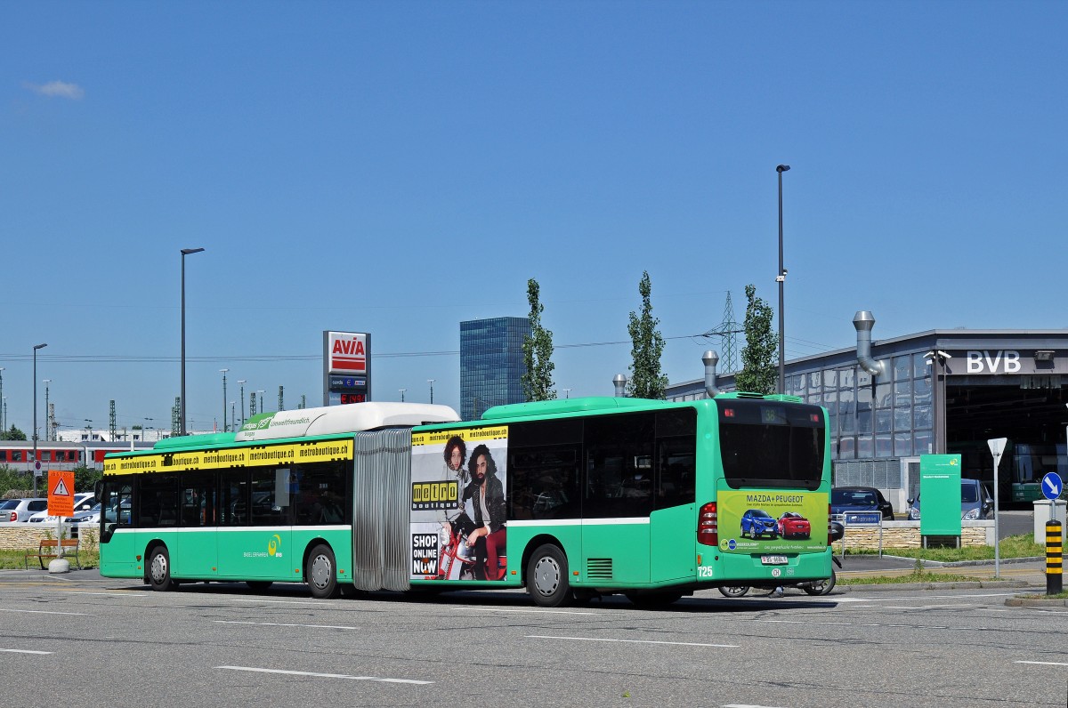 Mercedes Citaro 725 auf der Linie 38 fährt zur Haltestelle Rankstrasse. Die Aufnahme stammt vom 24.06.2015.