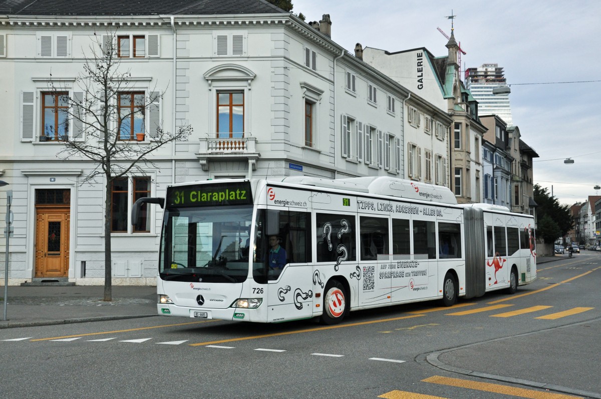 Mercedes Citaro 726 mit der energieschweiz.ch Werbung auf der Linie 31 fährt zur Haltestelle am Wettsteinplatz. Die Aufnahme stammt vom 12.01.2015.