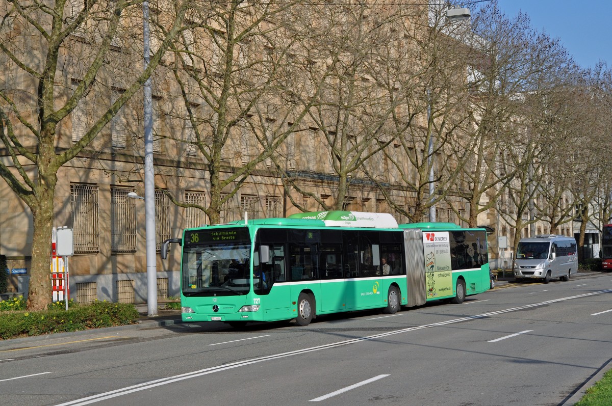 Mercedes Citaro 727 auf der Linie 36 fährt zur Haltestelle am Badischen Bahnhof. Die Aufnahme stammt vom 05.04.2015.
