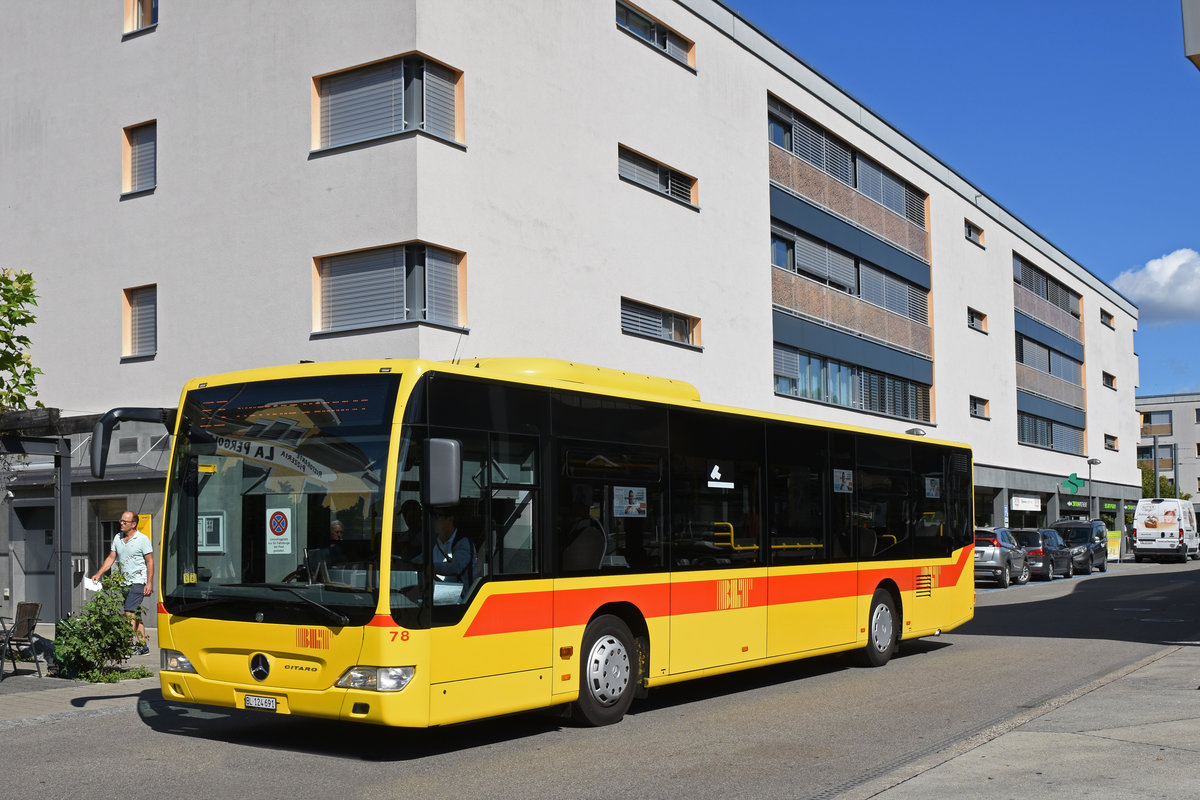 Mercedes Citaro 78, auf der Linie 63, verlässt die Haltestelle beim Bahnhof Dornach. Die Aufnahme stammt vom 10.08.2018.