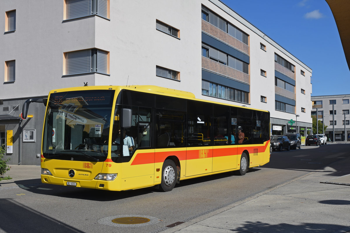 Mercedes Citaro 79, auf der Linie 66, verlässt die Haltestelle beim Bahnhof Dornach. Die Aufnahme stammt vom 10.08.2018.